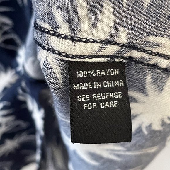 Southhouse Mens Size M Hawaiian Shirt Blue White Palm Tree Rayon Tropical Summer - Picture 5 of 9